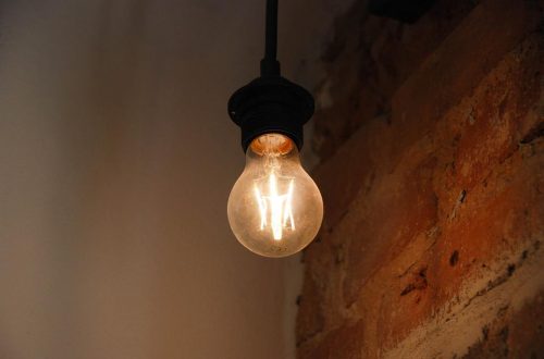 Ako doma znížiť účty za elektrinu?